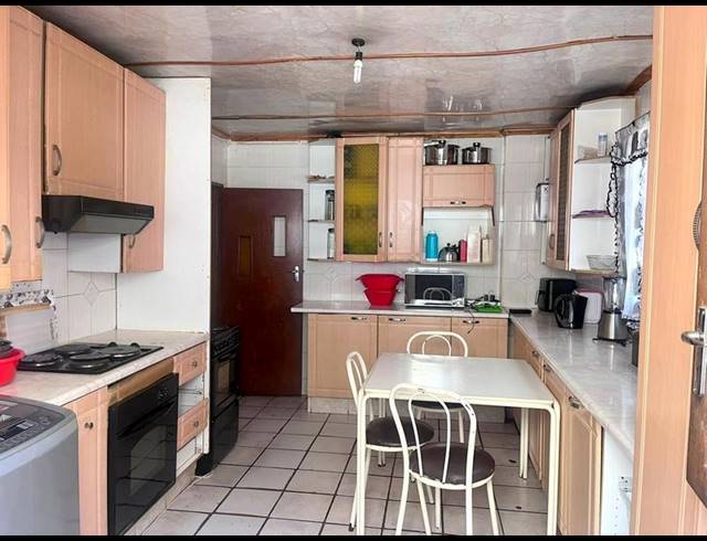 3 BEDROOM HOUSE FOR SALE IN DIEPKLOOF